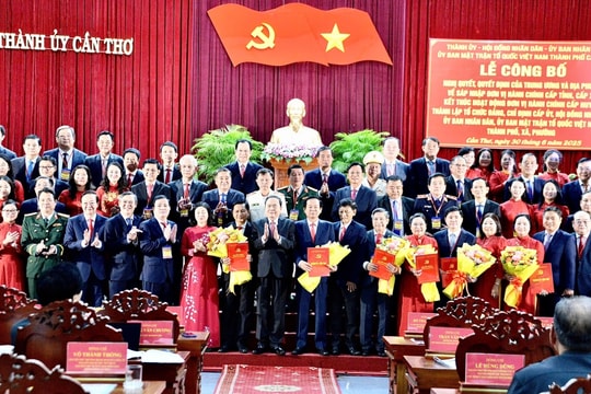 Chủ tịch Quốc hội khẳng định tầm nhìn mới, khơi dậy khát vọng vươn lên của thành phố Cần Thơ