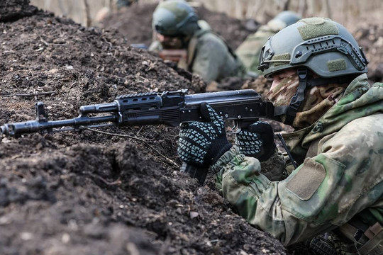 “Lá chắn” Mỹ rạn vỡ, Ukraine cầu viện châu Âu giữa bão hỏa lực của Nga