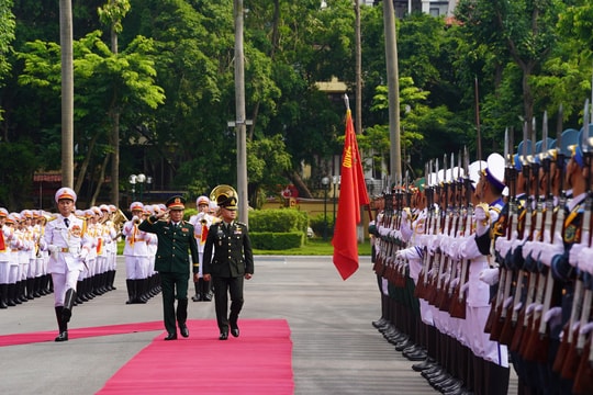 Đại tướng Nguyễn Tân Cương chủ trì lễ đón Tư lệnh Lực lượng Quốc phòng Thái Lan