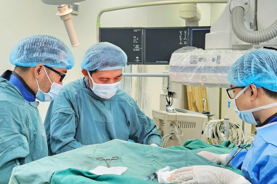 Người đàn ông ngưng tim trong lúc ngủ may mắn thoát chết 2 lần