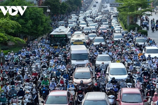 Hà Nội nghiên cứu tăng lệ phí trước bạ, phí biển số ô tô, xe máy chạy xăng, dầu