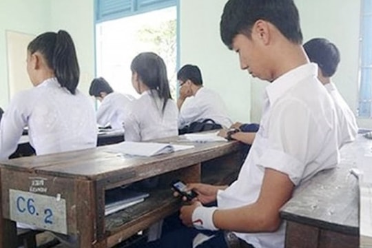 Cấm điện thoại trong trường học: Đã đến lúc cần một chủ trương toàn quốc?