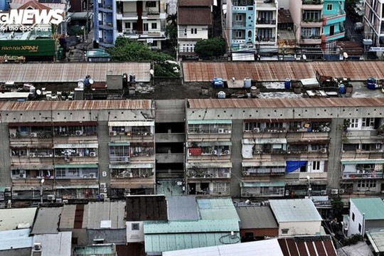 Chậm cải tạo, người dân 'mắc kẹt' trong chung cư cũ