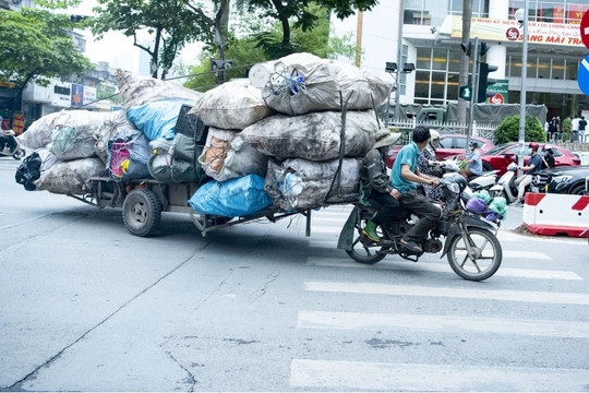 Cấm xe máy xăng ở Hà Nội: "Không chuẩn bị tốt dễ gây cảnh ngăn sông cấm chợ"
