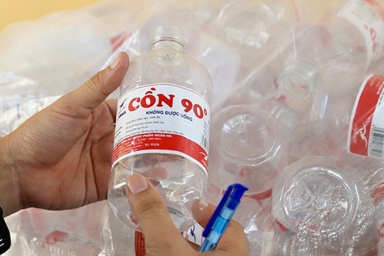 Triệt phá đường dây sản xuất, buôn bán cồn y tế giả quy mô lớn