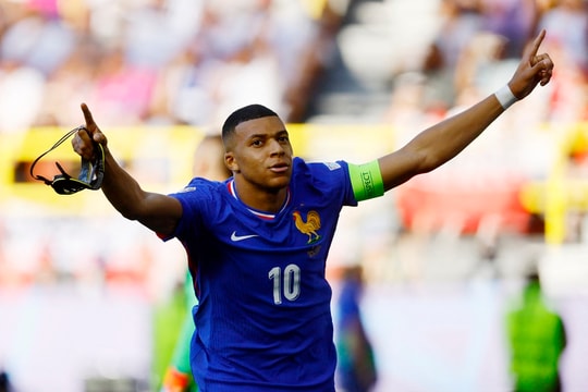Mbappe tặng 5,5 tỷ đồng, 5 cảnh sát bị điều tra