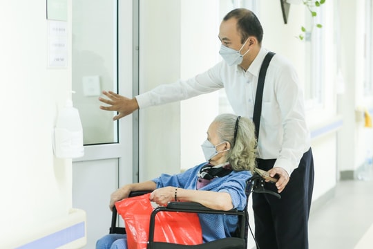 Người bệnh mạn tính 'nhẹ gánh' khi không còn chạy đua từng tháng để lấy thuốc