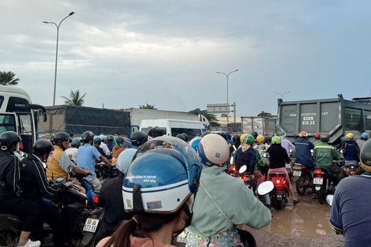 Ùn tắc nghiêm trọng trên Quốc lộ 51 qua Đồng Nai do thu hẹp làn cao tốc