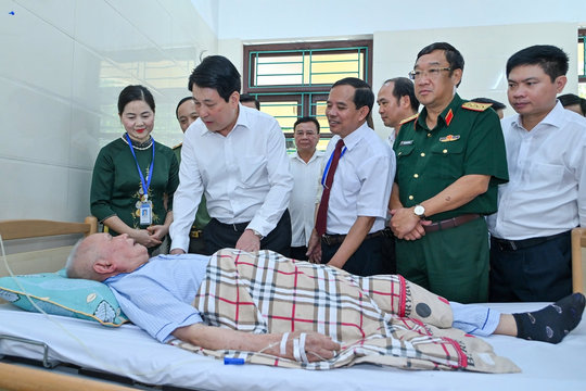 Chủ tịch nước Lương Cường thăm, tặng quà Trung tâm Điều dưỡng thương binh Duy Tiên