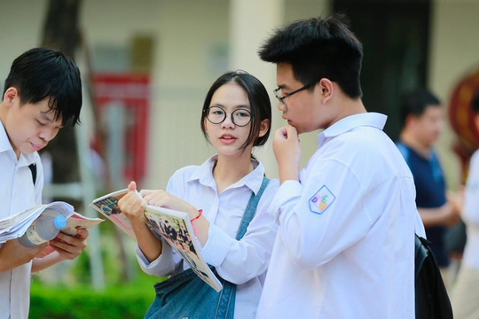 Bẫy tuyển sinh: Điểm sàn thấp nhưng điểm chuẩn lại cao chót vót