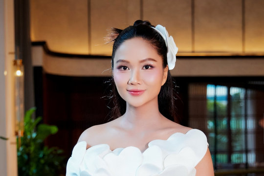 Sao Việt 30/7: Hoa hậu H'Hen Niê đẹp đằm thắm khi mang thai