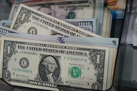 Fed giữ nguyên lãi suất bất chấp sức ép từ Tổng thống Mỹ