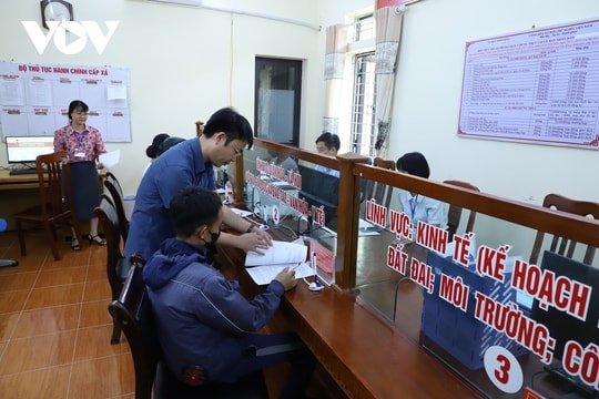 Giữ chân cán bộ giỏi cấp xã: Đãi ngộ vật chất đi kèm hỗ trợ phát triển nghề nghiệp