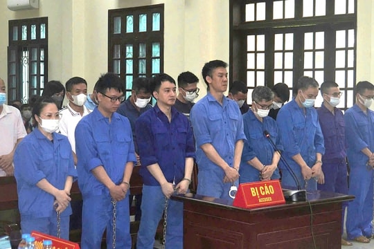 Xét xử 14 cựu cán bộ Hải quan Hải Phòng liên quan vụ buôn lậu