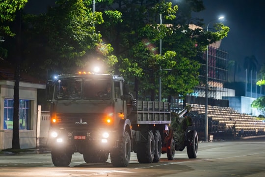 Dàn khí tài diễu binh A80 huấn luyện xuyên đêm về Quảng trường Ba Đình