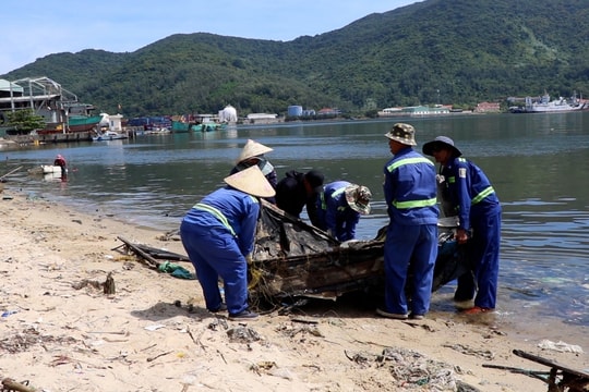 Vịnh Mân Quang, Đà Nẵng ngập rác, gây ô nhiễm môi trường