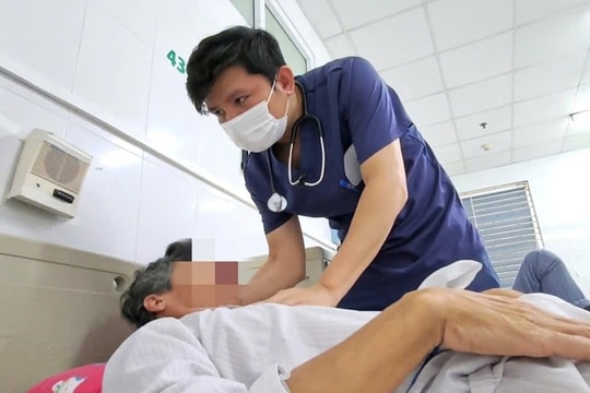 Ăn tiết canh, thịt lợn chưa nấu chín, cảnh báo nguy cơ điếc vĩnh viễn