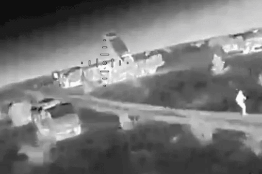 Khoảnh khắc drone FPV Ukraine tập kích loạt radar và xuồng Nga