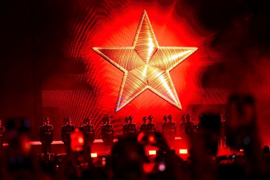 TRỰC TIẾP: Concert quốc gia "Tổ quốc trong tim"