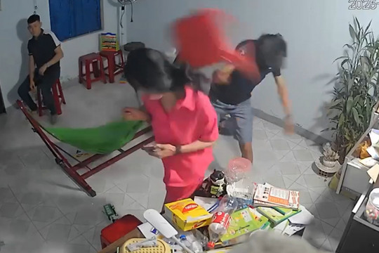 Xác minh clip người đàn ông dùng ghế nhựa đánh liên tiếp vào đầu người phụ nữ