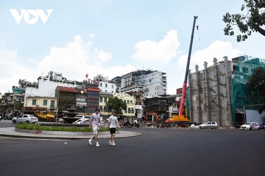 Quảng trường Đông Kinh Nghĩa Thục “khoác áo mới” sau khi phá tòa nhà  “Hàm Cá Mập”