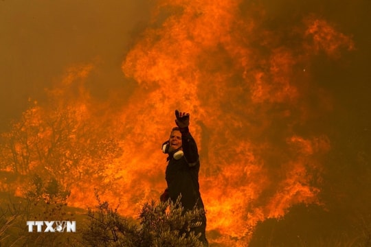 Hàng ngàn người ở Hy Lạp, Tây Ban Nha và Bồ Đào Nha phải di tản do cháy rừng