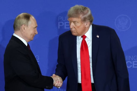 Ông Putin nói với ông Trump bằng tiếng Anh: “Lần tới tại Moscow nhé”