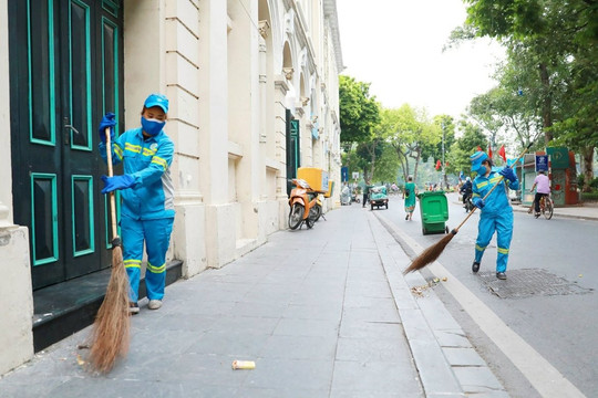 Hà Nội dự kiến tăng phí thu gom rác thải gấp 7 lần