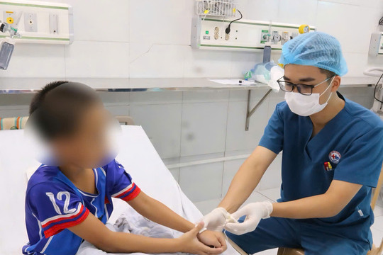 Cứu sống bệnh nhi 9 tuổi uống nhầm Methadone khiến tim ngừng đập
