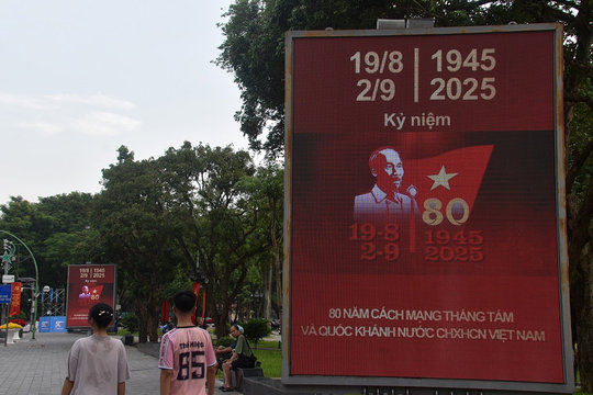 Hà Nội lắp đặt hàng nghìn nhà vệ sinh công cộng, trạm BTS trên nhiều tuyến phố