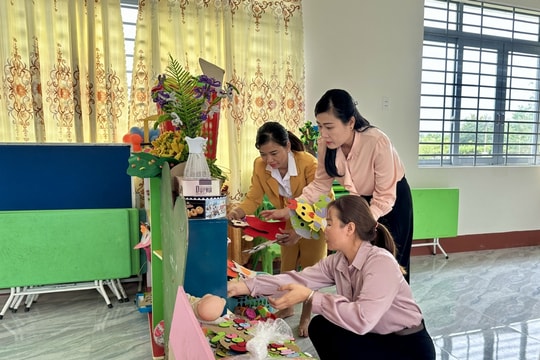Chung tay đưa học sinh vùng biên đến trường