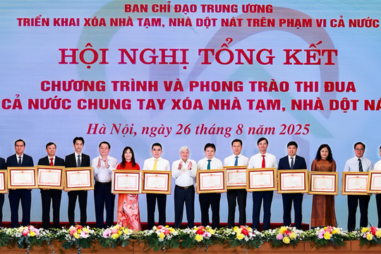 HDBank nhận Bằng khen của Thủ tướng vì đóng góp tích cực trong chương trình xóa nhà tạm, dột nát