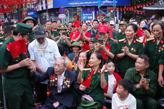 Cựu chiến binh mọi miền Tổ quốc có mặt tại Thủ đô Hà Nội xem tổng duyệt diễu binh A80