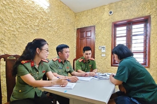 Bắt người phụ nữ lừa đảo bán vé xem diễu binh sự kiện A80