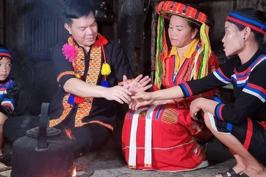 Đại tá Công an kể chuyện vận động tộc người Thuỷ sáp nhập vào dân tộc Pà Thẻn