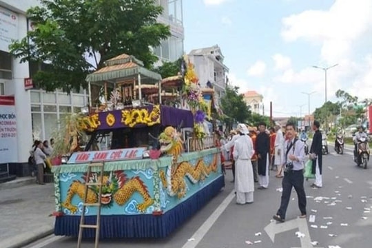 Tổ chức tang lễ cho cán bộ, công chức, viên chức: Hạn chế rắc, rải vàng mã