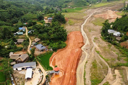 Lễ tưởng niệm 1 năm sau thảm họa lũ quét tại Làng Nủ
