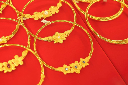 Giá vàng hôm nay 14/9: Đi xuống nhưng vẫn đứng ở ngưỡng cao