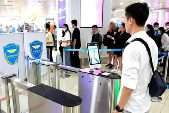 Thủ tướng: Từ 15/9 hướng dẫn hành khách thu nhận sinh trắc học để lên tàu bay