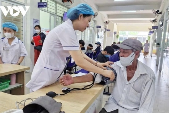 Miễn viện phí toàn dân, BHYT vẫn là trụ cột chính