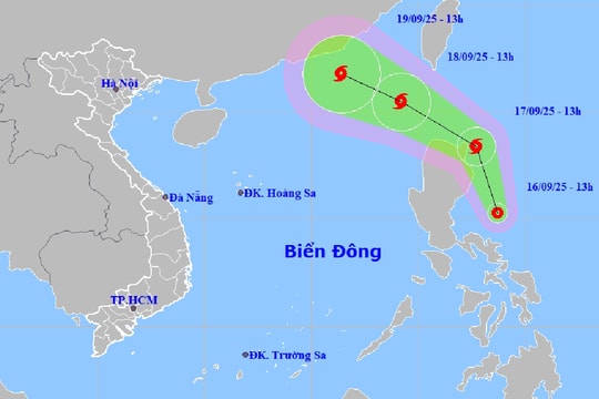 Áp thấp nhiệt đới tiến gần đến Biển Đông
