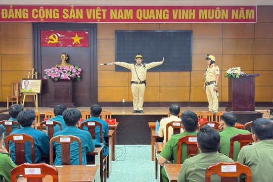 Công an xã, phường ở TP.HCM tham gia điều tiết, giảm ùn tắc giao thông