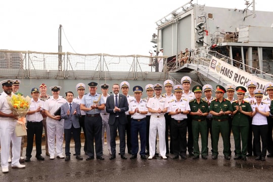 Tàu Hải quân Hoàng gia Anh thăm TP.HCM nhân kỷ niệm 15 năm đối tác chiến lược Việt – Anh