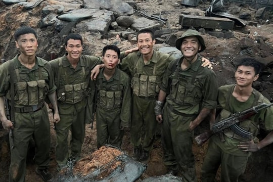 Phim 'Mưa đỏ' rời rạp, doanh thu gần chạm mốc 700 tỷ đồng