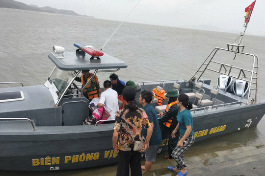 Quảng Ninh cấp cứu thành công một bệnh nhân nguy kịch từ đảo về đất liền