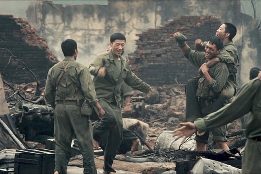 "Mưa đỏ" chính thức rời rạp với doanh thu kỷ lục gần 714 tỷ đồng