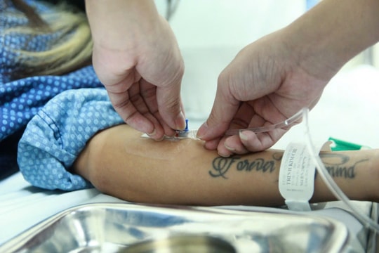 Sốt xuất huyết tăng mạnh vào mùa mưa, nhiều ca biến chứng nặng