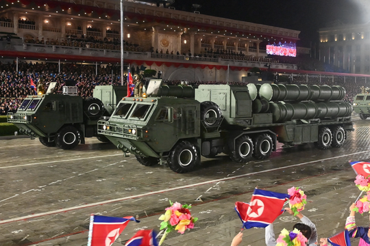Triều Tiên phô diễn dàn vũ khí khủng trong cuộc duyệt binh 10/10
