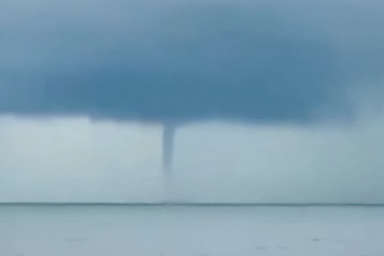 Xuất hiện vòi rồng trên vùng biển Ninh Bình