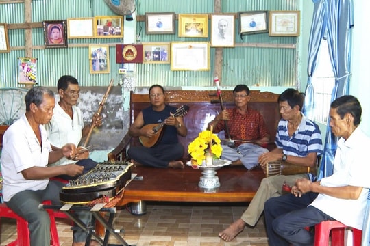 Nghệ nhân ưu tú Lâm Huôl – Cánh chim bền bỉ của âm nhạc Khmer